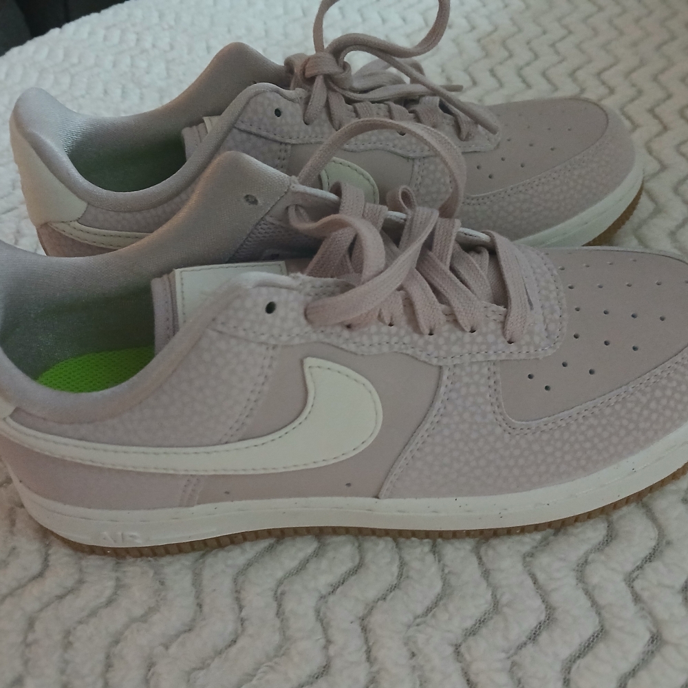 Nike Women's Athletic Shoes - Light Pink/White